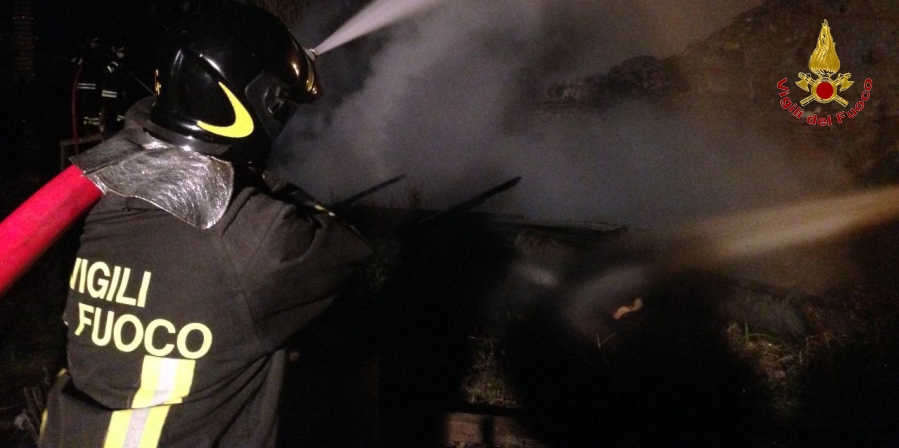 Messina, incendio di un rudere nel territorio di Pace del Mela