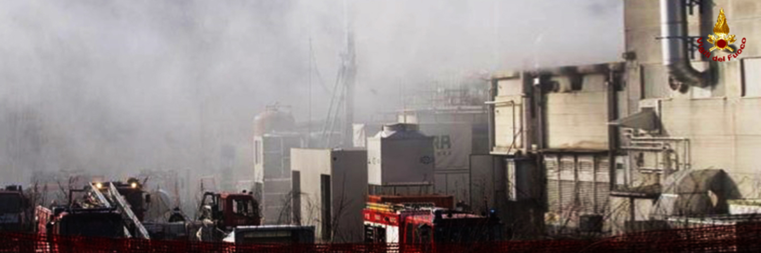 Massa Carrara, incendio cartiera a Fivizzano