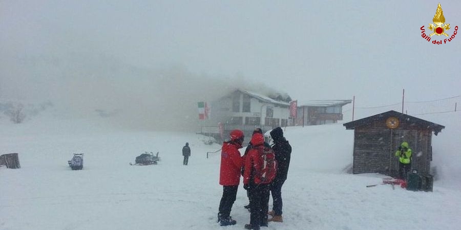 Lecco, incendio tetto ai piani di Bobbio