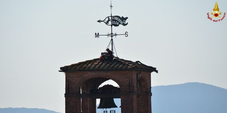 Lucca, intervento dei Vigili del Fuoco sulla Torre delle Ore