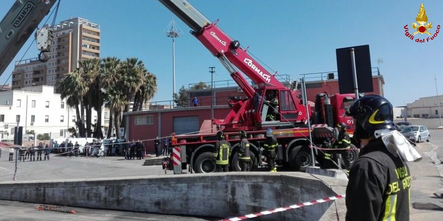 Cagliari, ribaltamento di un mezzo