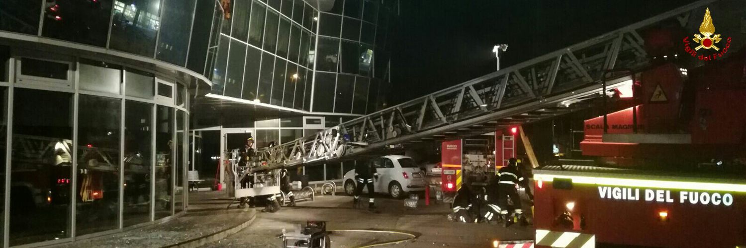Perugia, incendio in un centro sportivo a Bastia Umbra