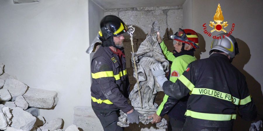 Perugia, recupero della statua di San Benedetto nella Basilica di Norcia