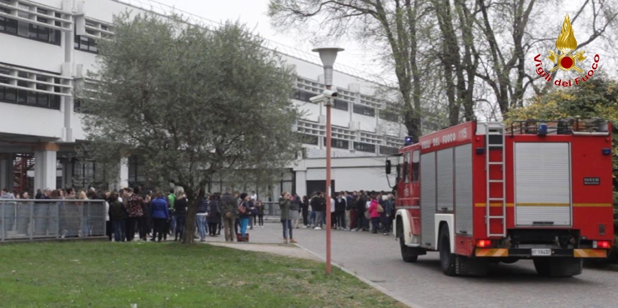 Pordenone, esercitazione di evacuazione degli studenti del liceo "M. Grigoletti".