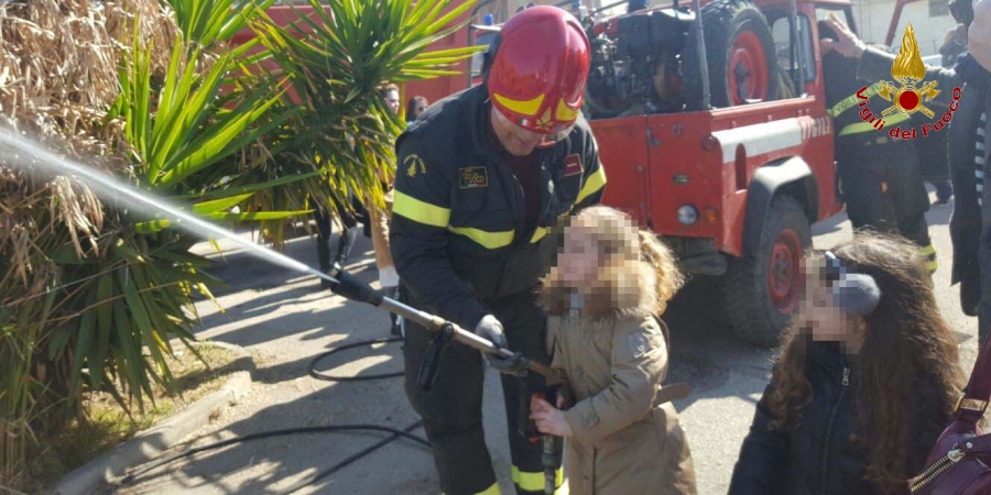 Foggia, visita dei bambini della scuola d'infanzia presso il distaccamento di Cerignola