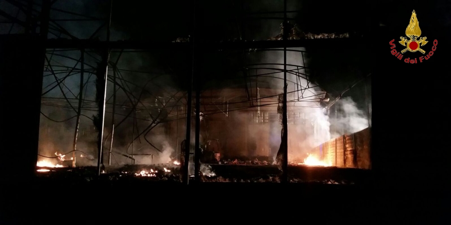 Ragusa, incendio in azienda agricola al km. 3.00 della strada Alcerito