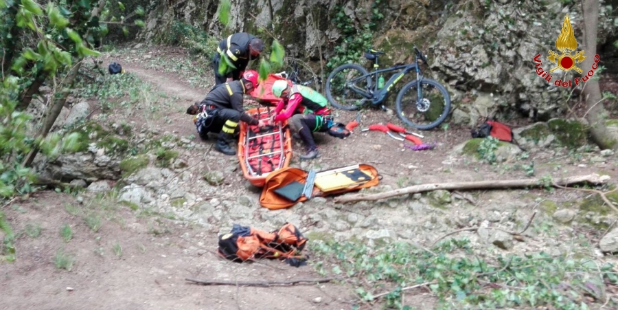Terni, due interventi dei Vigili del fuoco in soccorso di persone in difficoltà