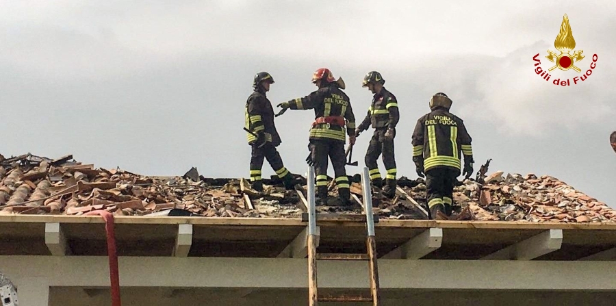 Sassari, incendio tetto in un villino a Porto Rotorno