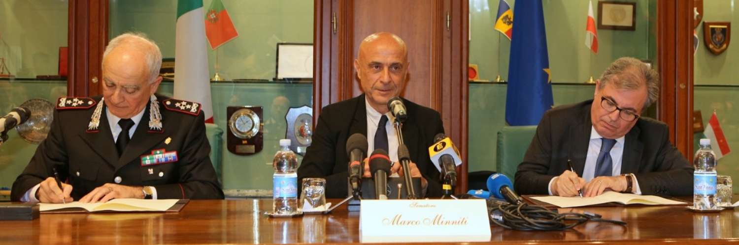 Siglato oggi il protocollo d'intesa tra Arma dei carabinieri e Corpo Nazionale dei Vigili del fuoco in materia di antincendio boschivo