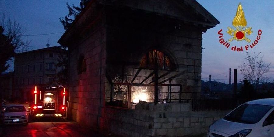 Ascoli Piceno, incendio in un ristorante nel centro storico