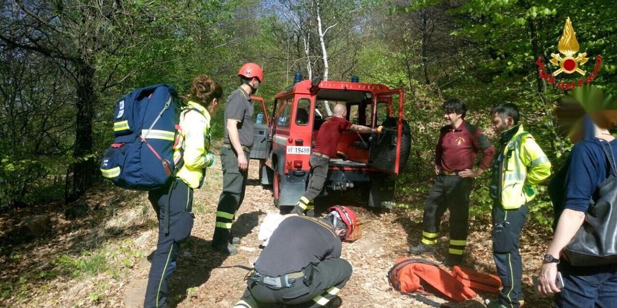 Varese, soccorso boscaiolo