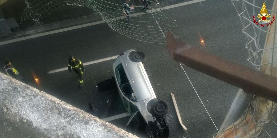 Varese, auto precipita da un cavalcavia
