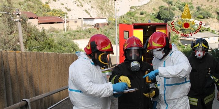 Messina, incendio in discarica per i rifiuti differenziati