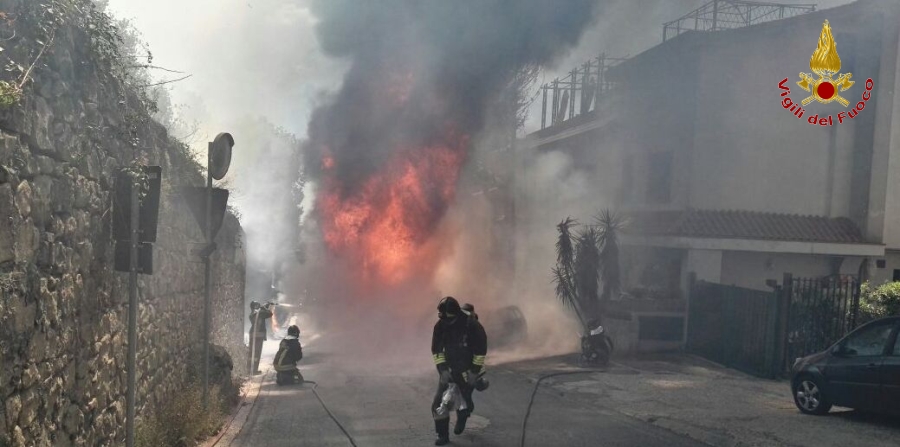 Roma, incendio autocisterna nel comune di Ariccia