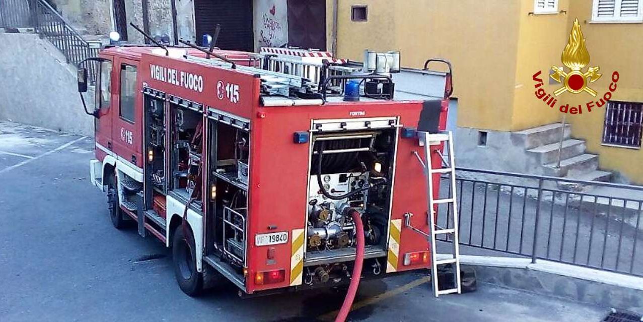 Crotone, incendio abitazione nel centro storico di Mesoraca