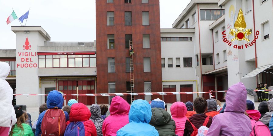 Vicenza, gli scolari della scuola dell'infanzia e primaria in visita presso il Comando