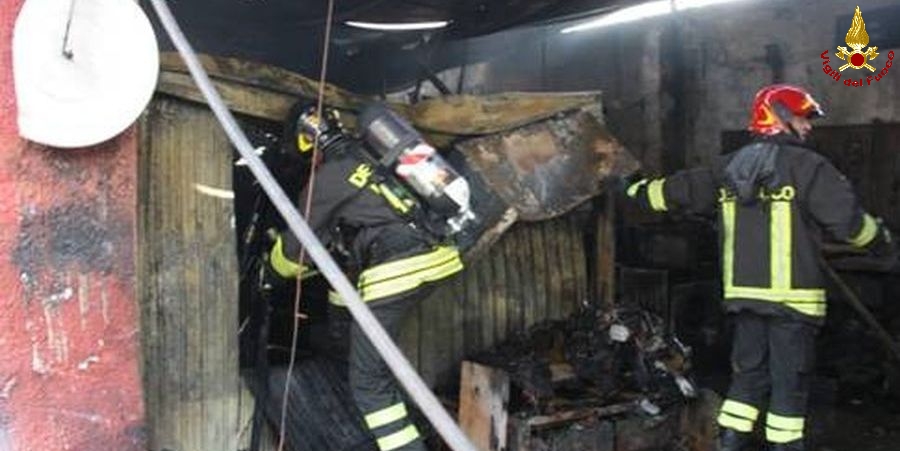 Bari, incendio autolavaggio