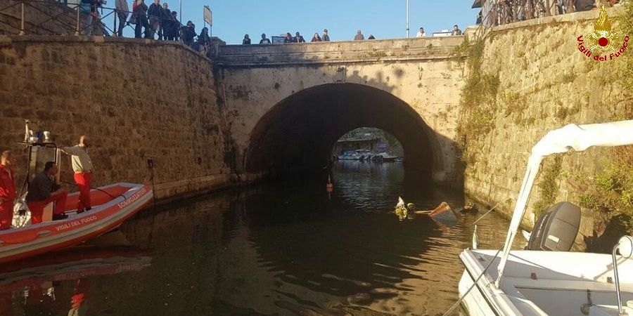 Livorno, recuperato natante