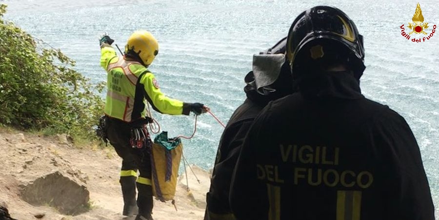 Roma, tratto in salvo un uomo caduto in un dirupo