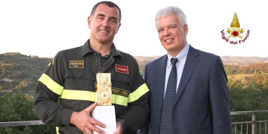 Siena, i Vigili del Fuoco premiati con il "Lingotto dell'amicizia"