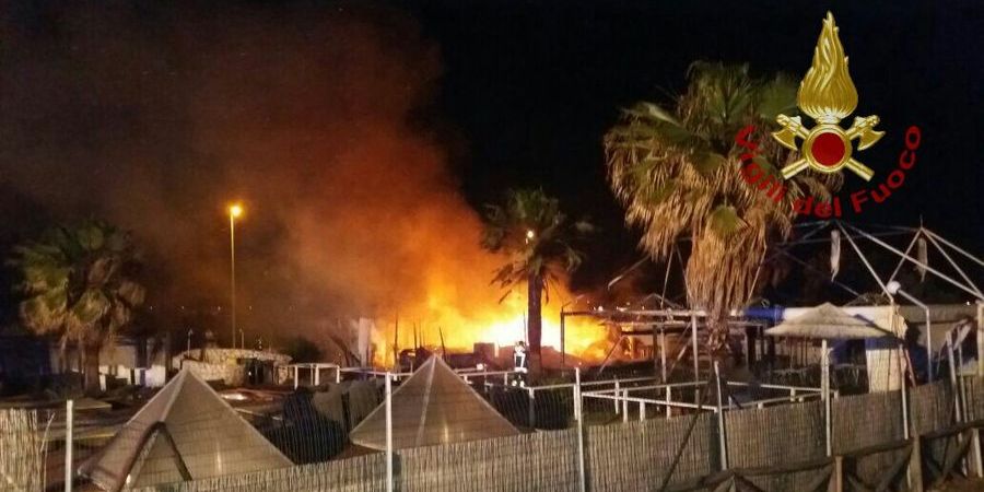 Cagliari, incendio bar
