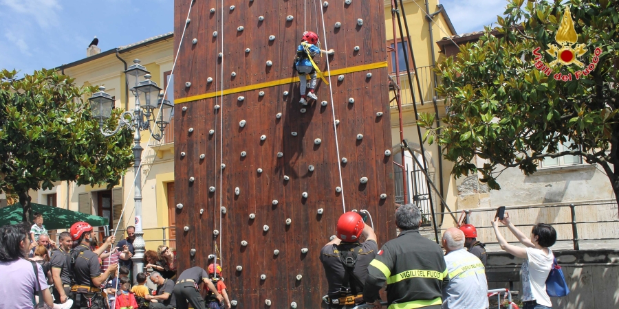 Vibo Valentia, si é svolta la manifestazione "Pompieropoli" nel comune di Sant'Onofrio