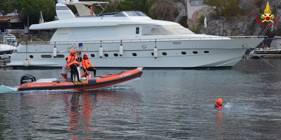 Potenza, esercitazione al porto di Maratea
