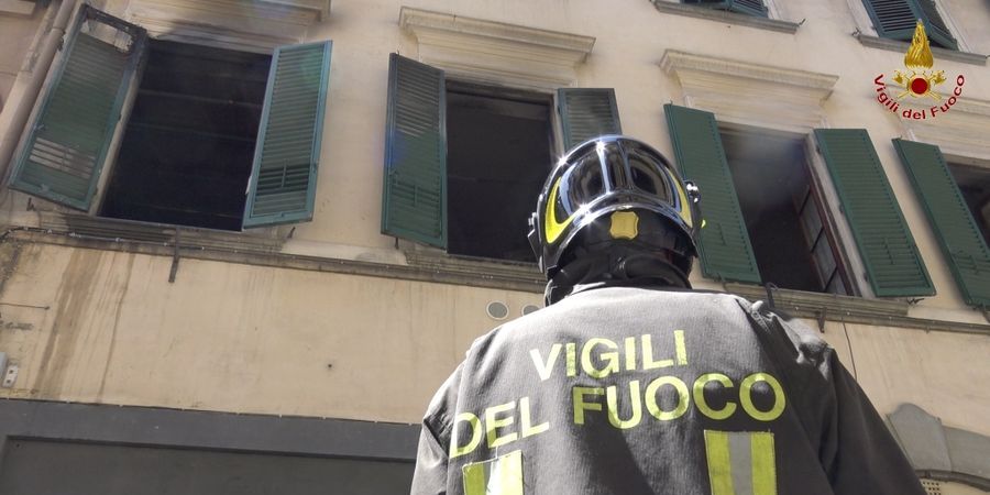 Firenze, incendio in un appartamento