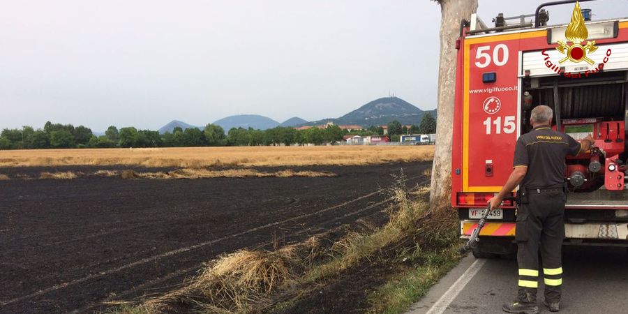 Padova, bruciato un campo di grano