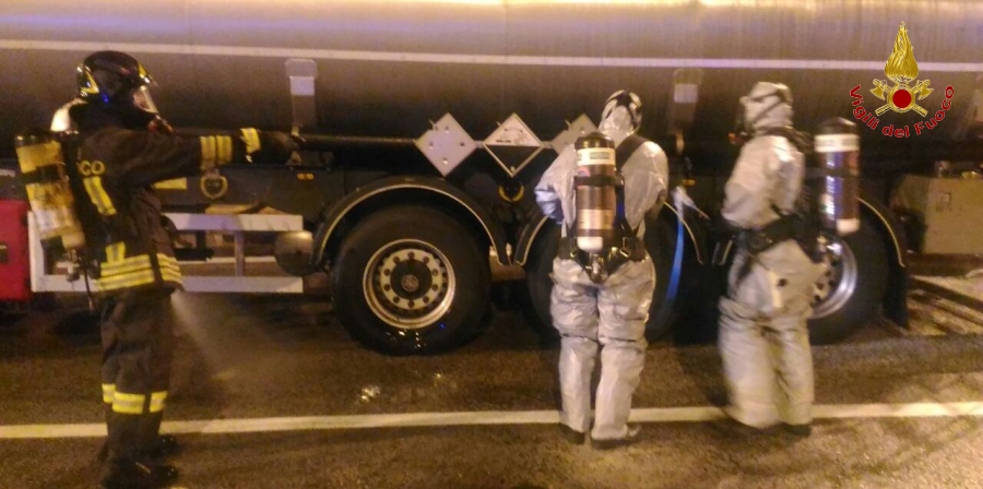 Roma, fuoriuscita di acido da una cisterna nel comune di Santa Marinella