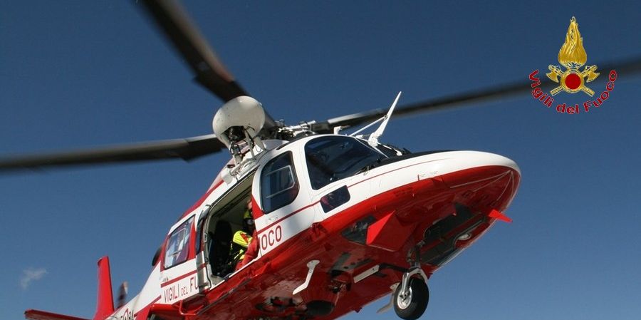 Biella, soccorsi i due passeggeri di un velivolo leggero precipitato in un torrente