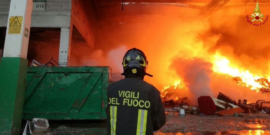 Roma, incendio a Monterotondo