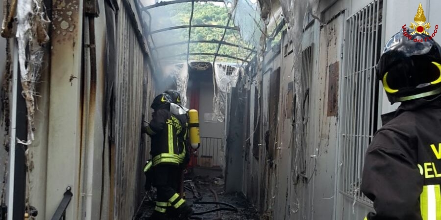 Perugia, incendio nei container del Centro Operativo Comunale di Norcia