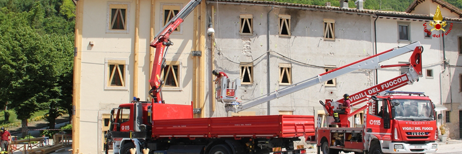 Prosegue l'opera dei Vigili del fuoco per la rimozione delle macerie e la messa in sicurezza dei centri colpiti dal sisma