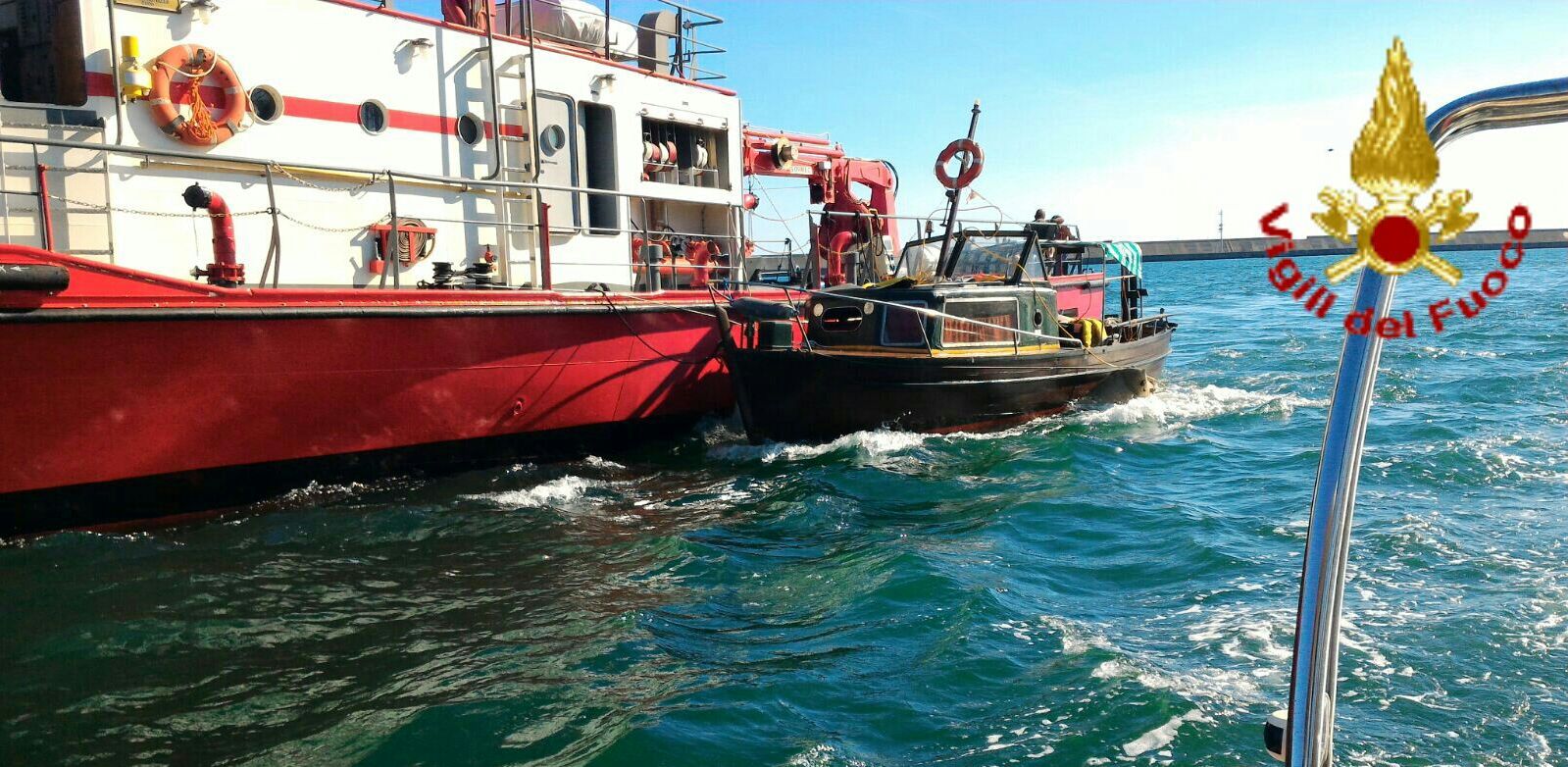 Genova, soccorsi i passeggeri di un'imbarcazione in difficoltà