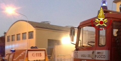 Prato, rilascio sostanza chimica all'interno di una ditta