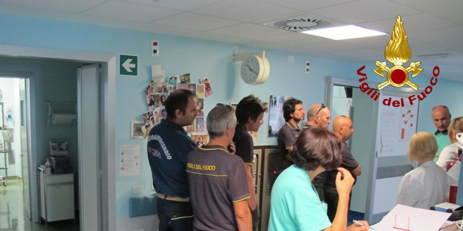 Trieste, i Vigili del fuoco in visita presso il reparto neonatale dell'Istituto "Burlo Garofalo"