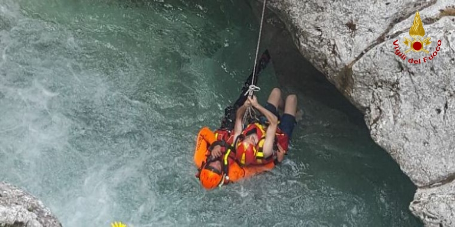 Pordenone, salvata una persona caduta in una forra del fiume Arzino