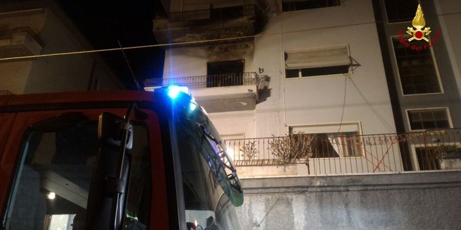 Ancona, incendio in un appartamento