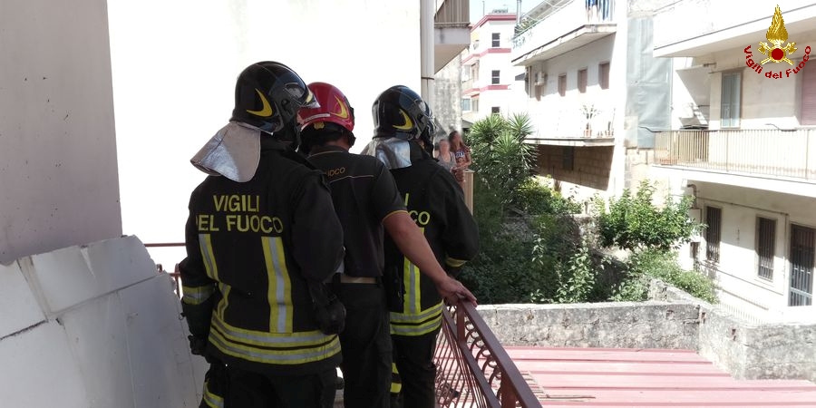 Ragusa, deflagrazione in un appartamento