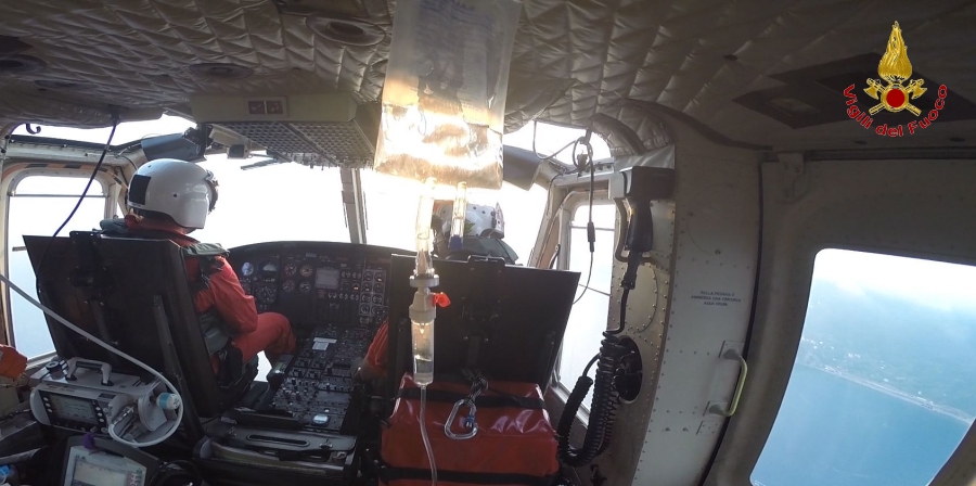 Genova, l'elicottero "Drago.65" é intervenuto in zona Cogoleto per il ricovero urgente di una bambina