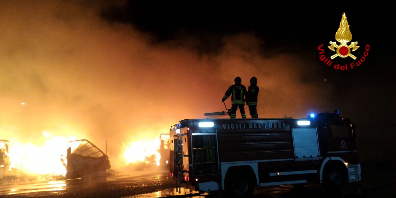 Verona, incendio automezzi nel comune di Costermano