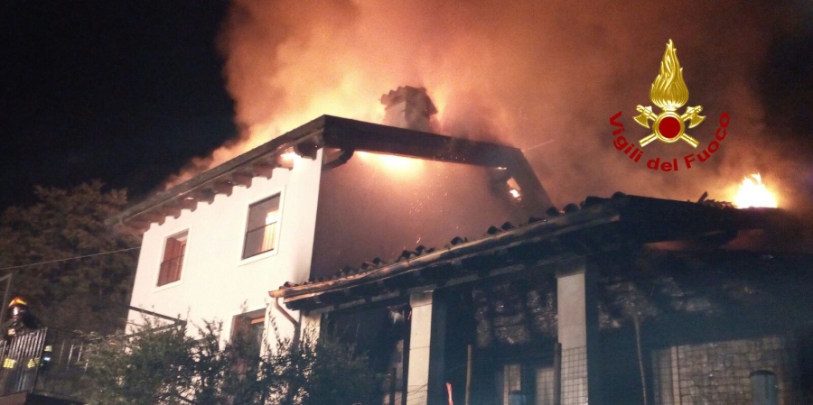 Vicenza, incendio tetto abitazione