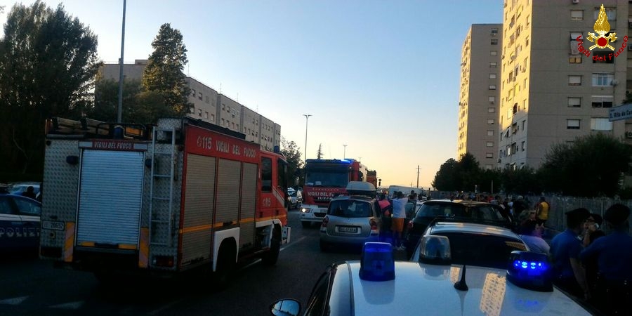Roma, incendio appartamento