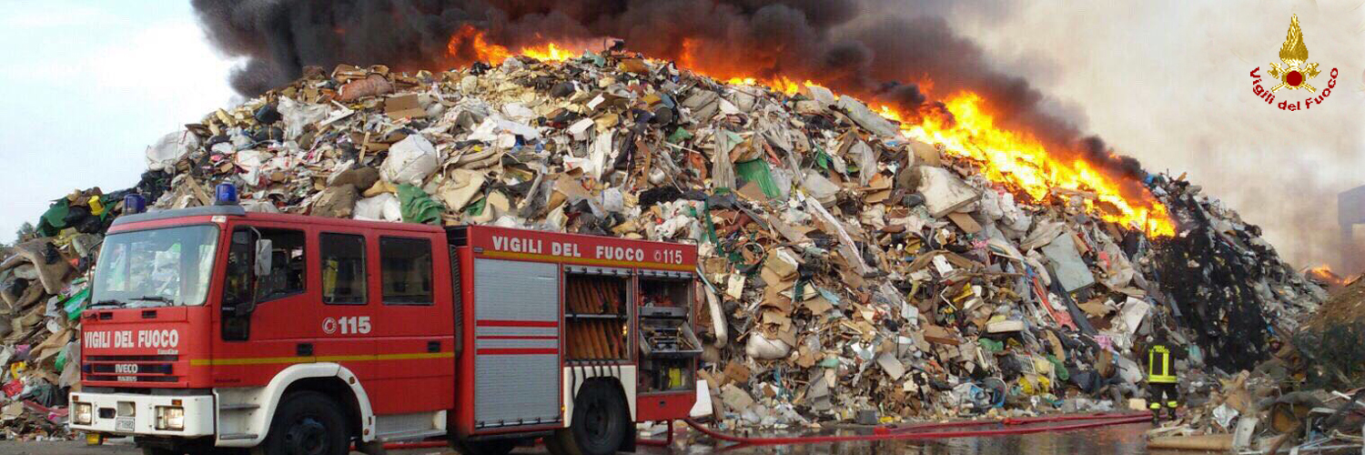 Pavia, vasto incendio a Mortara