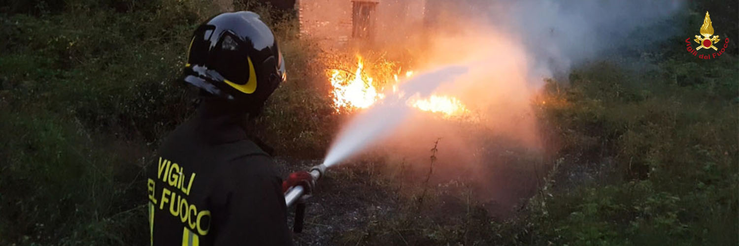 Incendi boschivi, oltre 96.000 interventi dei Vigili del fuoco in Italia da giugno a settembre