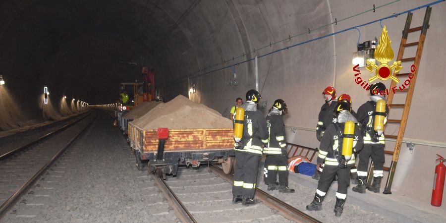 Palermo, simulazione deragliamento di un treno nella galleria ferroviaria "Monte Poggio Maria" Cefalù - Lascari