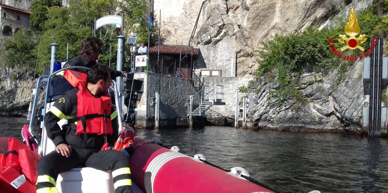 Varese, salvato un cane finito nelle acque del lago Maggiore