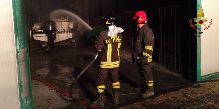 Agrigento, incendio di un capannone adibito a frantoio oleificio