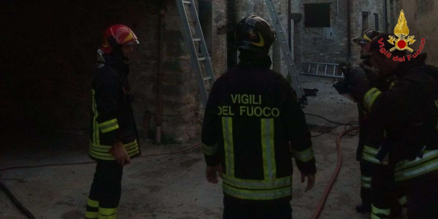 Macerata, incendio civile abitazione a San Severino Marche